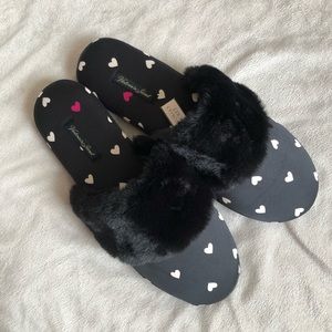 VS black heart pattern satin fuzzy slippers